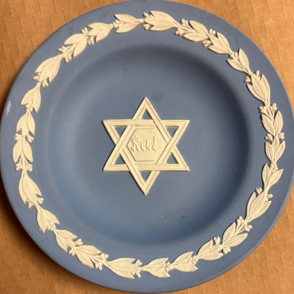 Wedgwood Other - Wedgewood Blue and White Decorative Plate